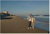 Anna_&_Jens_on_beach_mini.jpg (5443 bytes)